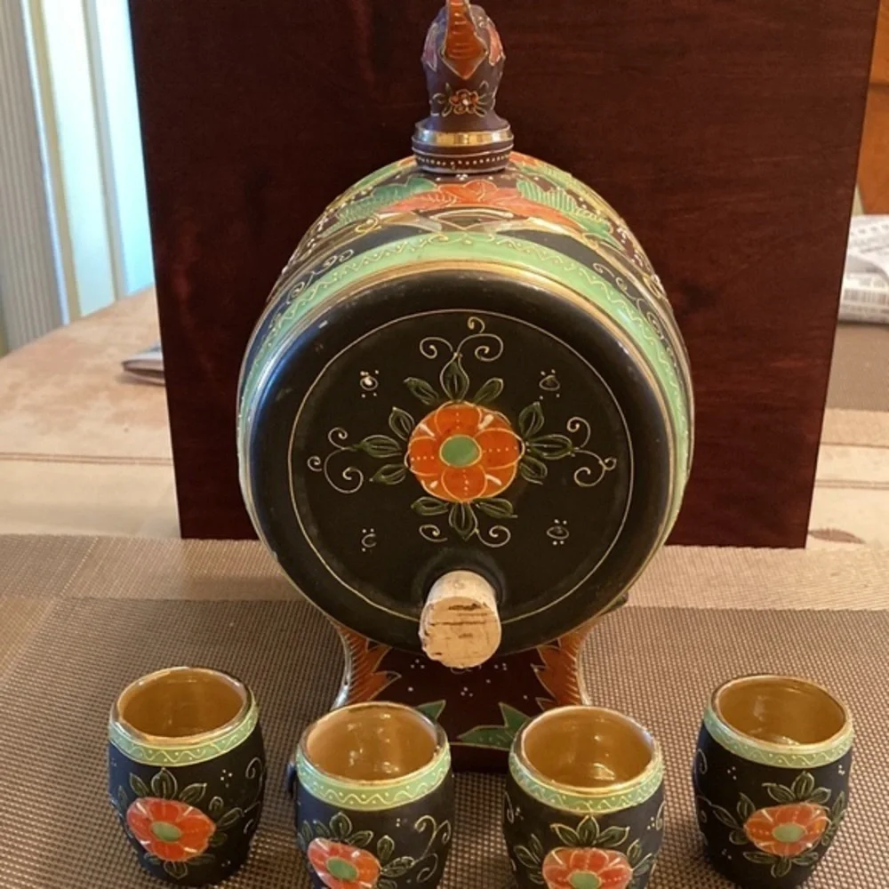Wonderful VTG Japan Satsumu hand painted sake/tea barrel keg set service for 4